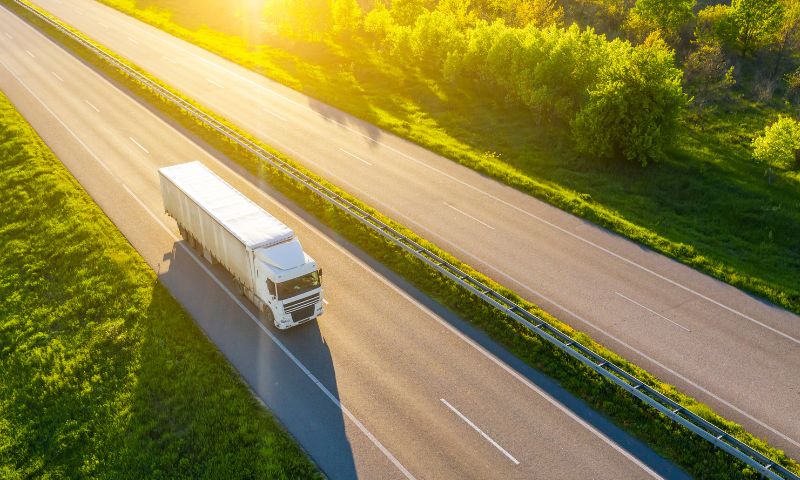 Wie können Palettenaufsätze auf Basis nachhaltiger Fasern Einwegtransporte in Automobil-Lieferketten optimieren?