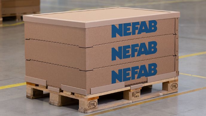 EdgePak Collar es un 40% más ligero que las soluciones de collarín para palés de madera.