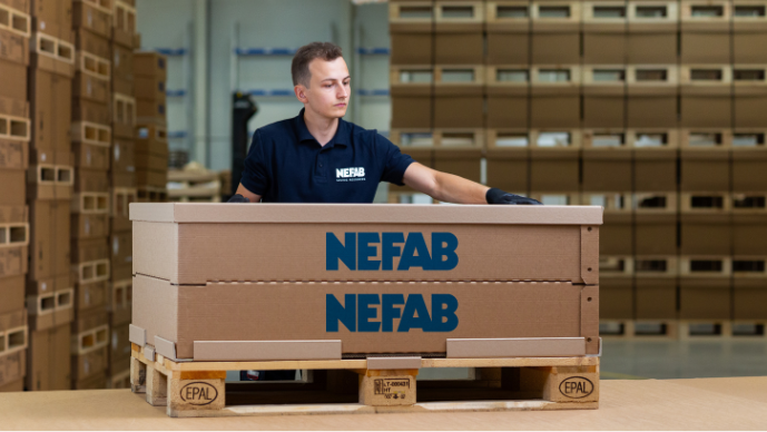 Nefab presenta EdgePak Collar, una solución ligera de collarín para palés a base de fibra.