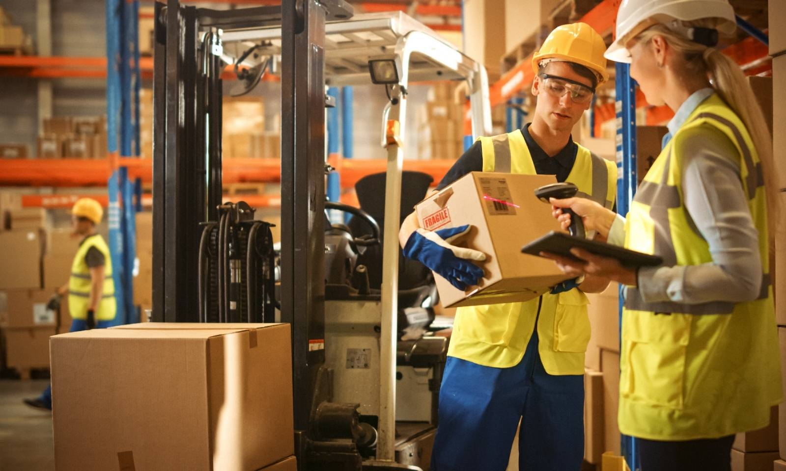 With different tags available (RFID, BLE and GPS), you can track not only the location of your shipment between the sites, but also its temperature and potential damage in real time. (Image: Adobe Stock)