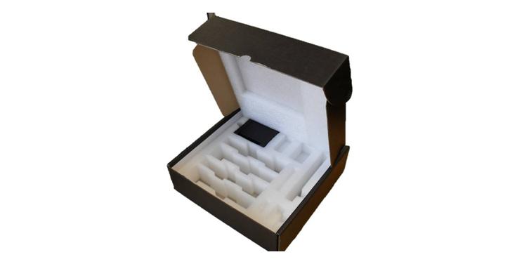 caja de cartón antiestático con espuma